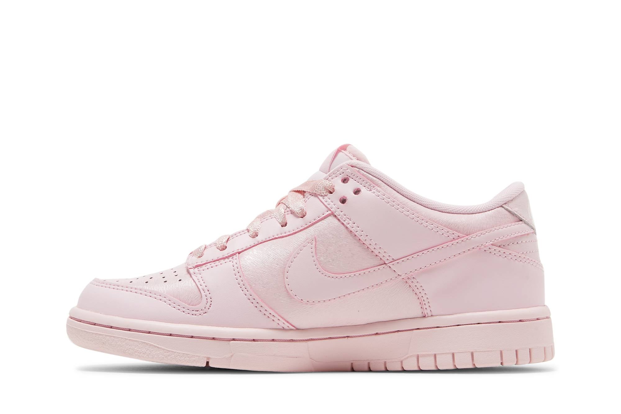 NIKE DUNK LOW SE ‘PRISM PINK’