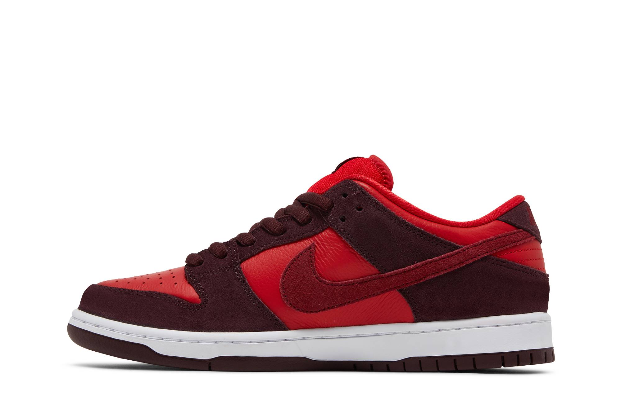 NIKE SB DUNK LOW ‘CHERRY’