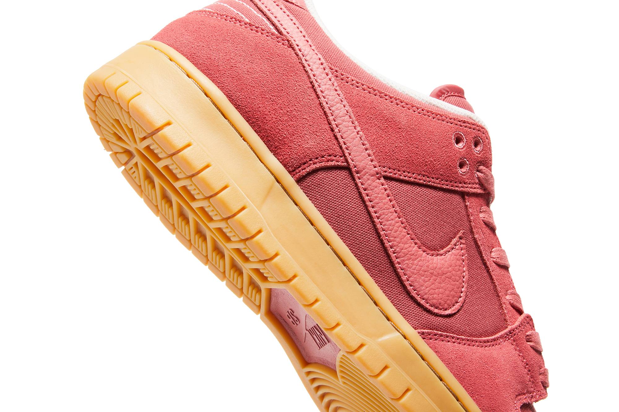 NIKE SB DUNK LOW ‘RED GUM’